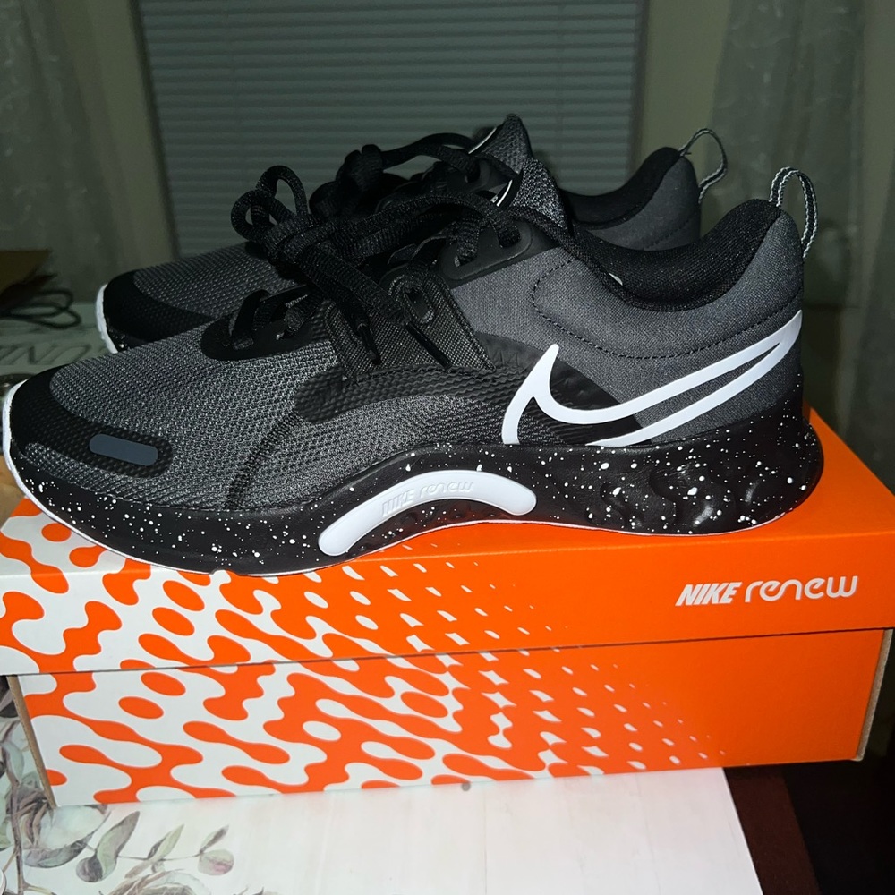Nike men’s renew retaliation 3,size 10.5 new